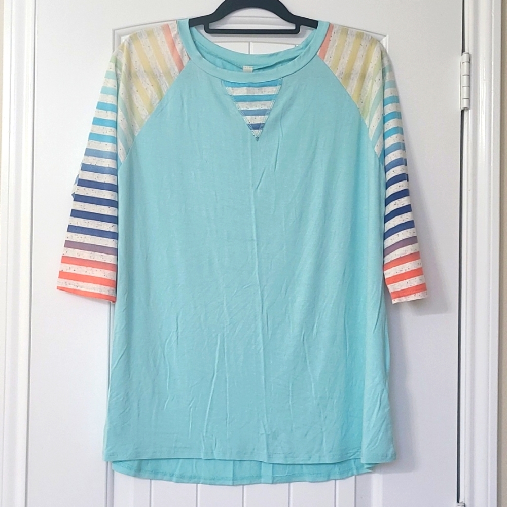 Vanilla Bay Raglean Top. Size L